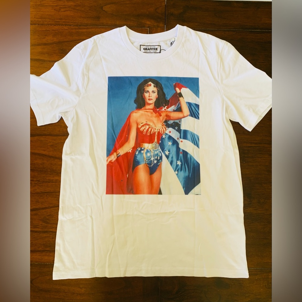 Wonder Woman t-shirt / M (NWOT)